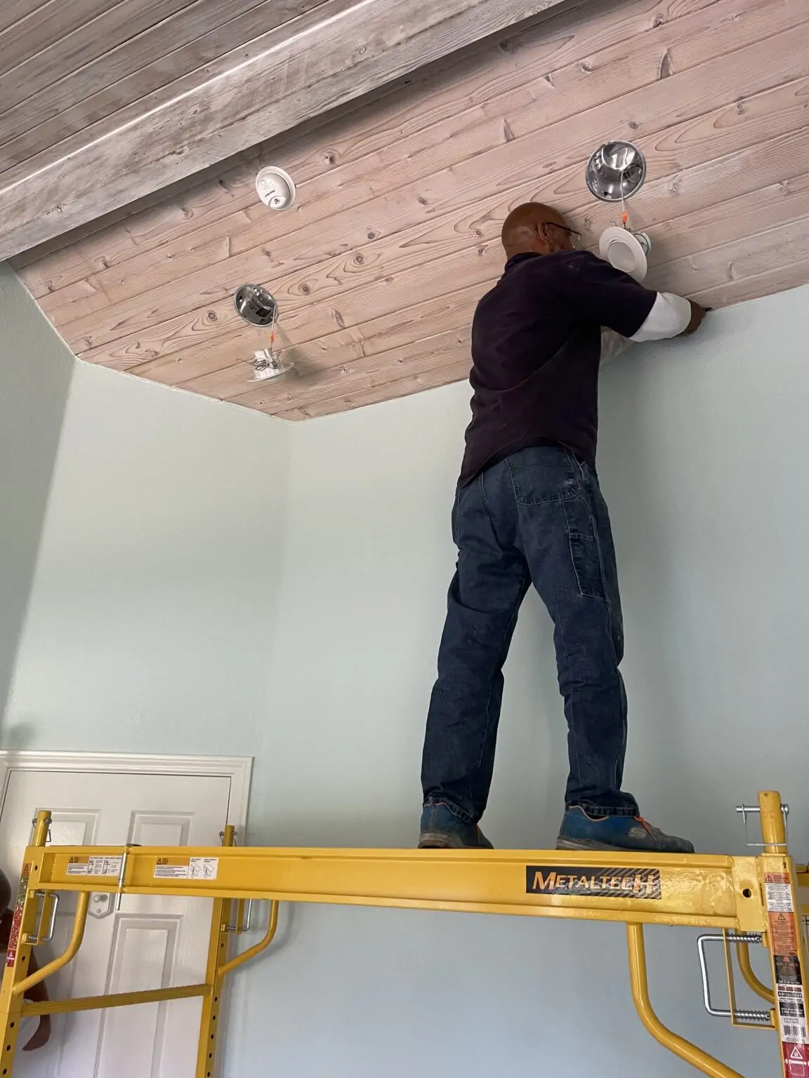 P.O.R.S. inspector checking baseboards and the wall-to-floor transition for urine damage