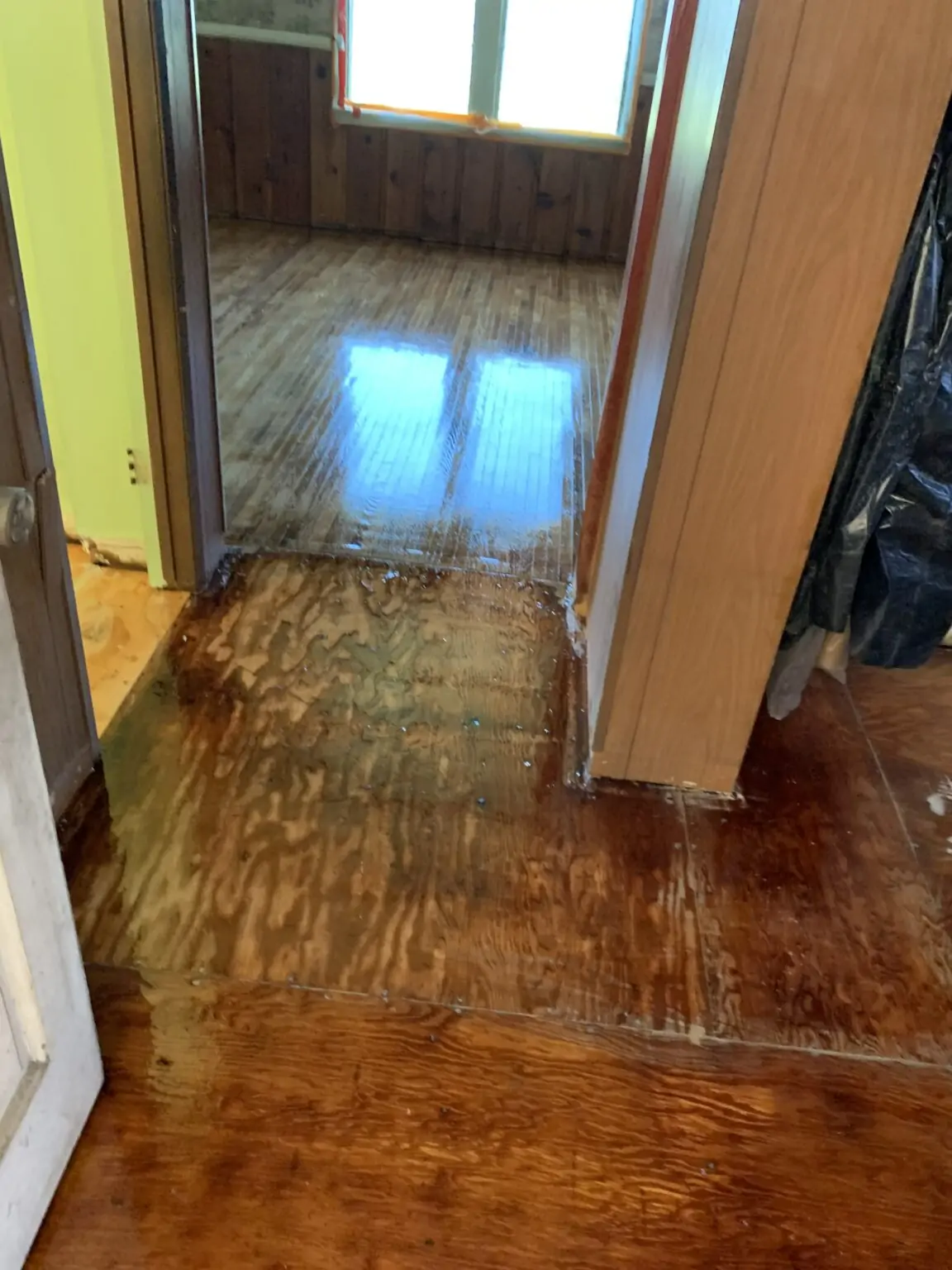 Prepared and sealed subfloor surface after odor treatment